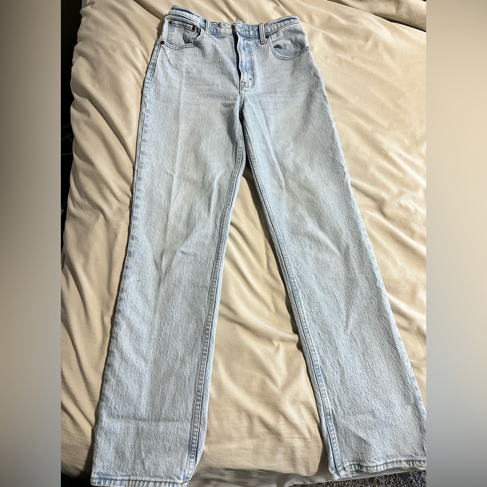 Abercrombie & Fitch Light Ultra High Rise ‘90s Straight leg Jeans
